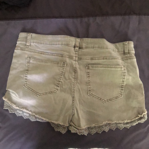 TINSEL - NWOT Denim Shorts (31) - Picture 2 of 7